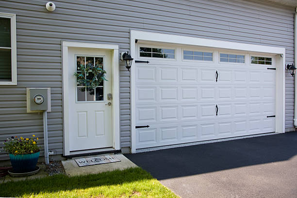 24/7 Emergency Garage Door Panel Replacement experts in Owosso, MI